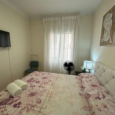 Rooms Nueva Valencia Barcelona Bagian luar foto