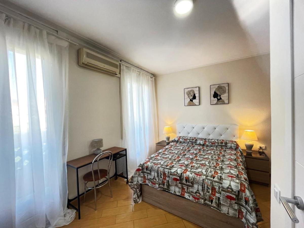 Rooms Nueva Valencia Barcelona Bagian luar foto