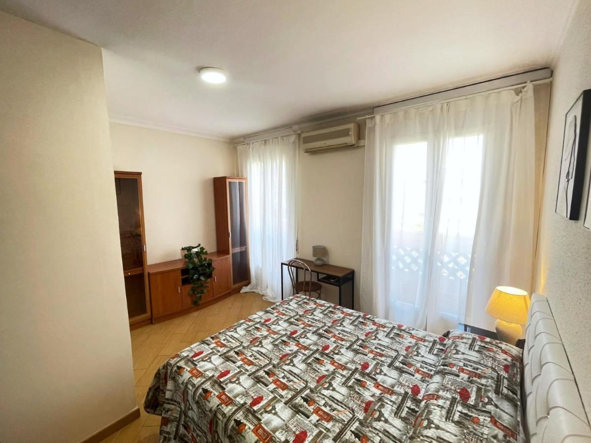 Rooms Nueva Valencia Barcelona Bagian luar foto
