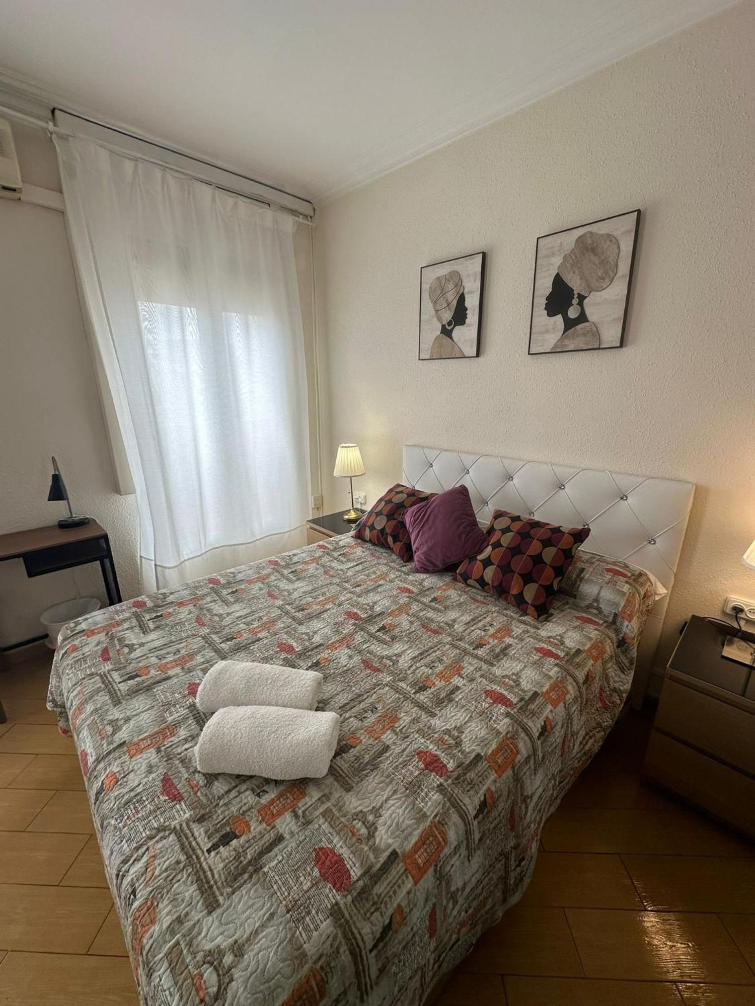 Rooms Nueva Valencia Barcelona Bagian luar foto