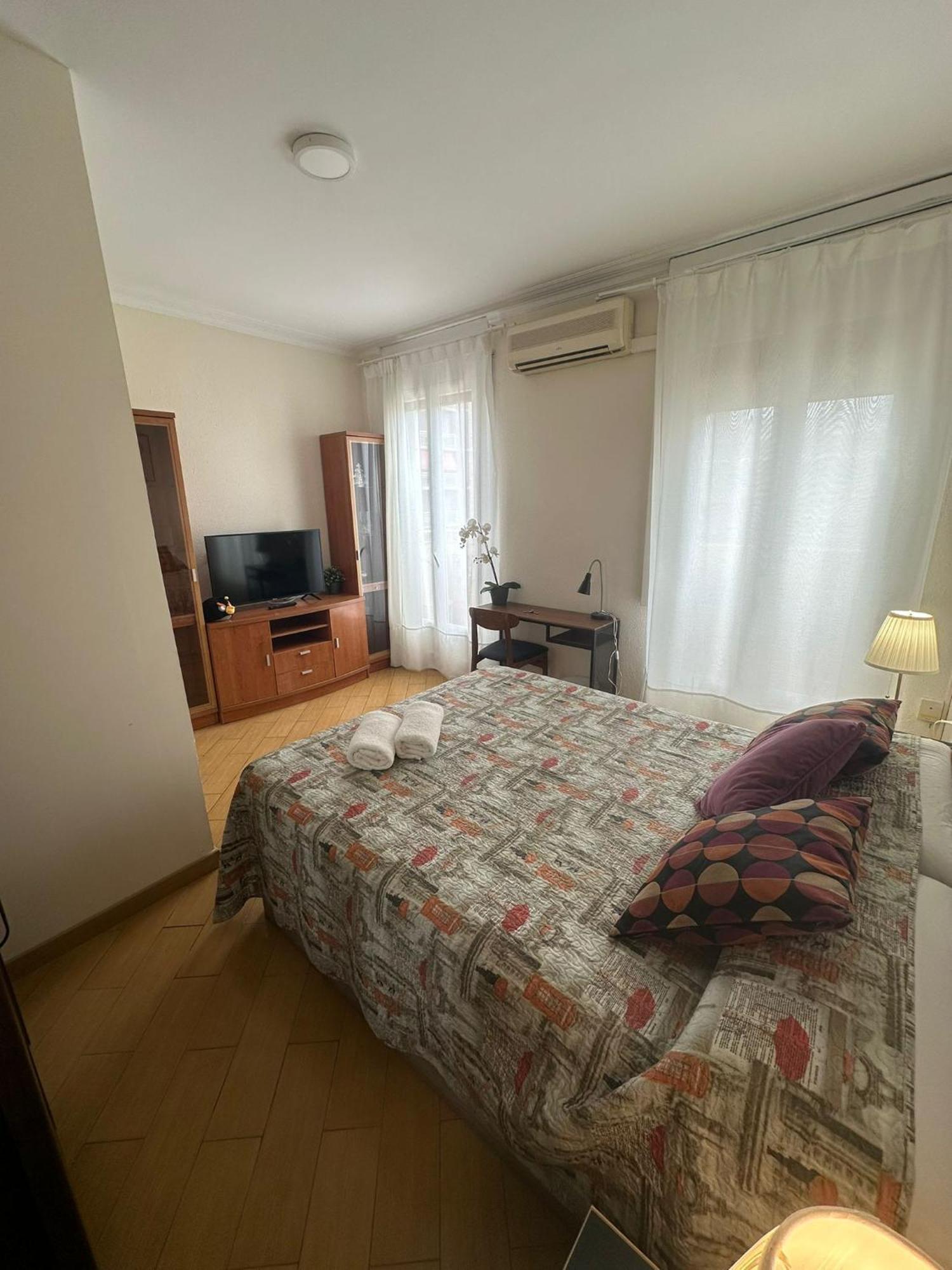 Rooms Nueva Valencia Barcelona Bagian luar foto
